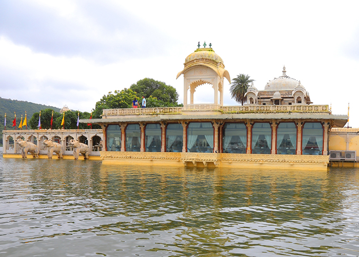 Jagmandir Island Palace Excursion